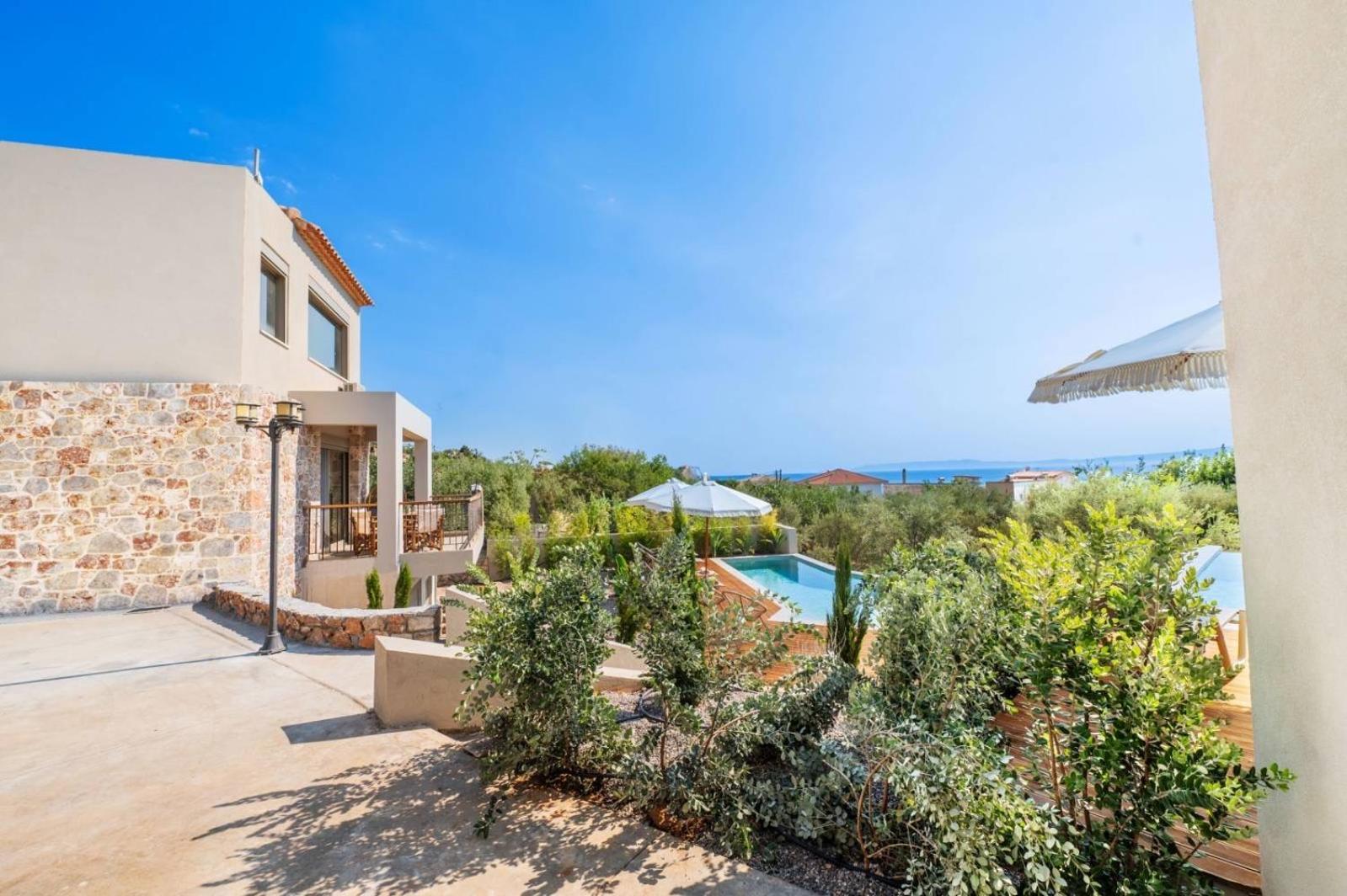Petradi Suites Kalamata Exteriör bild